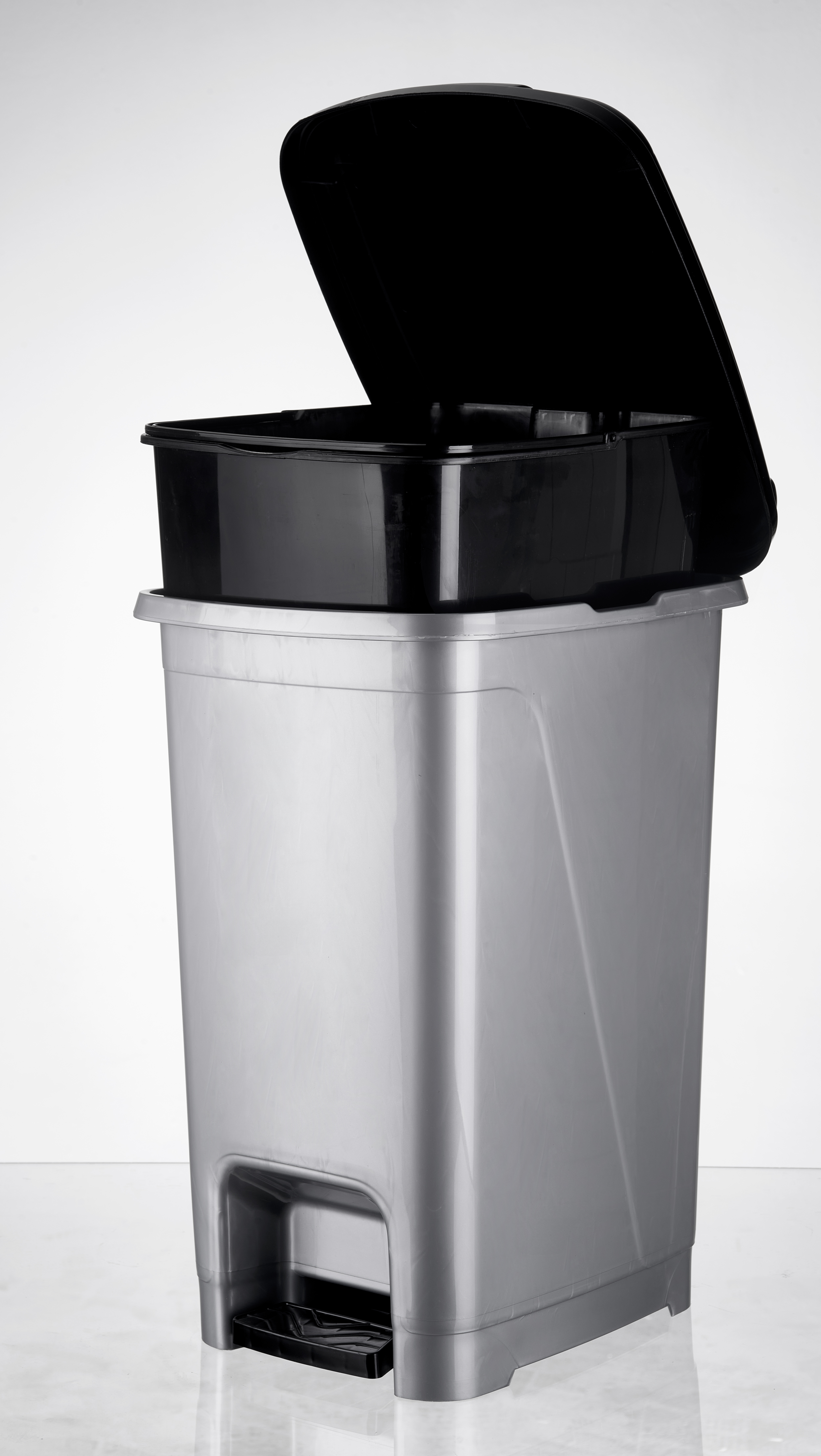 Odpadkový koš 15l nášlapný stříbrný   20892